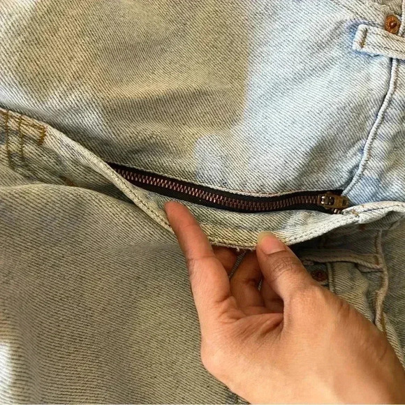 Levis light wash denim jeans high rise 31” - Picture 9 of 12